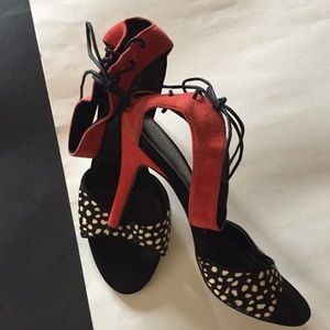 Artelie Nicole Miller red and black